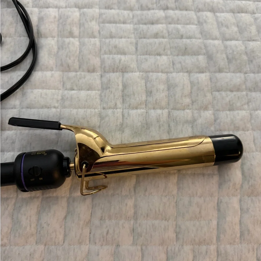 Hot Tools Signature Gold and Black Curling Iron